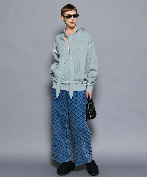 MAISON SPECIAL（メゾンスペシャル）の「Diamond Beads Embroidery Denim Pants/ダイヤビーズエンブロイダリーデニム■セットアップ対応■（デニムパンツ・レディース・ブルー/ブラック・36/38）」の5枚目の写真