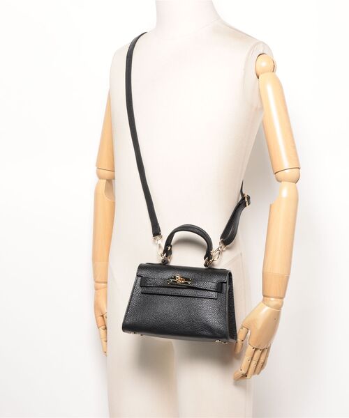 AULENTTI（オウレンティ）の「【AULENTTI/オウレンティ】金具ベルト 2WAYレザー ショルダーバッグ ハンドバッグ イタリア製（ショルダーバッグ・レディース・ブラック・FREE）」の5枚目の写真