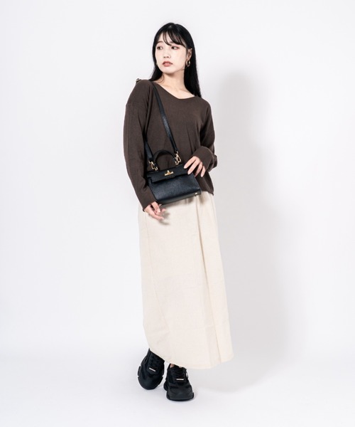 AULENTTI（オウレンティ）の「【AULENTTI/オウレンティ】金具ベルト 2WAYレザー ショルダーバッグ ハンドバッグ イタリア製（ショルダーバッグ・レディース・ブラック・FREE）」の9枚目の写真