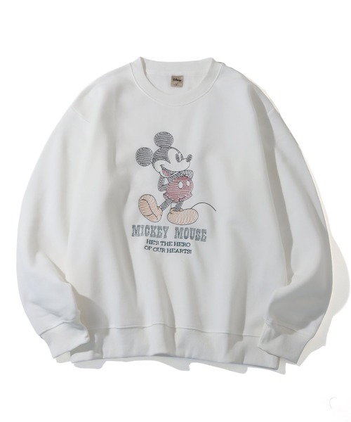 Disney(ディズニー)の「【Disney/ディズニー】ミッキーマウス&ベイマックス サガラ刺繍 スウェット トレーナー 裏起毛(スウェット・メンズ・ブラック系その他/グレイッシュベージュ/アイボリー/ブラック/サックスブルー/ライトベージュ/スミクロ/オートミール/オフホワイト/ネイビー・M/L/LL)」の2枚目の写真