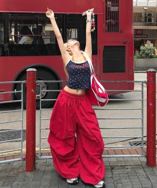 MASHIRO（マシロ）の「【MASHIRO】ワンポイント刺繍ルーズトラックパンツ ジャージ Y2K（MA/EKW121）（その他パンツ・レディース・ネイビー/レッド・FREE）」の16枚目の写真