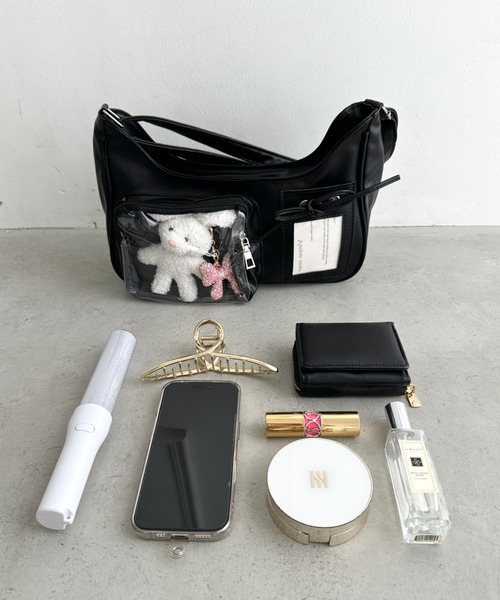 wears(ウェアーズ)の「クリアポケット付き PU推し活痛バッグ(ハンドバッグ・レディース・ブラック/アイボリー/レッド/シルバー・FREE)」の13枚目の写真