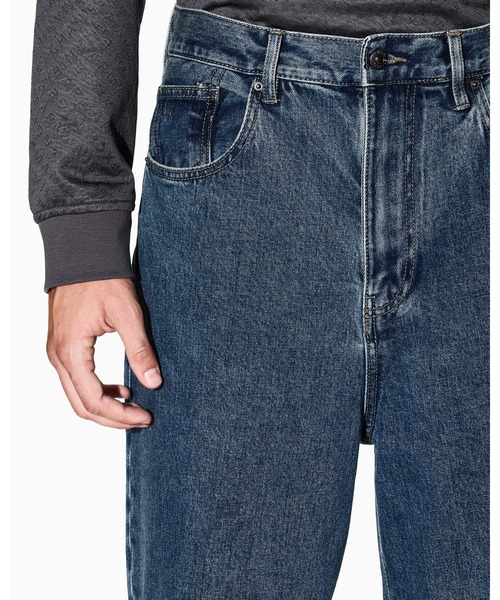 ARMANI EXCHANGE（アルマーニエクスチェンジ）の「【A|X アルマーニ エクスチェンジ】ブルーウォッシュデニムパンツ_J72 LOOSE（デニムパンツ・メンズ・インディゴブルー・33inch/36inch/34inch/32inch/31inch/30inch/29inch/28inch）」の3枚目の写真