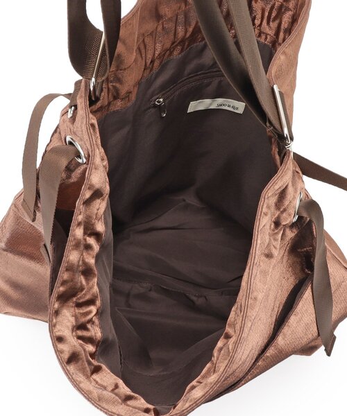 SHOO・LA・RUE(シューラルー)の「シャイニー生地巾着ショルダーバッグ(ショルダーバッグ・レディース・グレー/シルバー/ブラック/ブロンズ・00)」の21枚目の写真