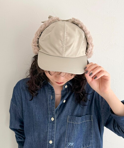 fredy emue(フレディエミュ)の「【CONTROL FREAK/コントロールフリーク】ボアイヤーカバーナイロンキャップ(キャップ・レディース・ベージュ/ブラック・FREE)」の1枚目の写真