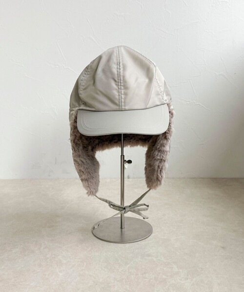 fredy emue(フレディエミュ)の「【CONTROL FREAK/コントロールフリーク】ボアイヤーカバーナイロンキャップ(キャップ・レディース・ベージュ/ブラック・FREE)」の4枚目の写真