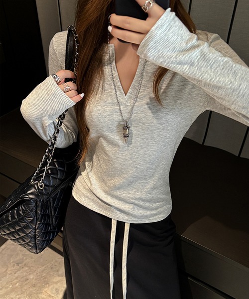 by LEGNA(バイレグナ)の「キーネックリブロンT(Tシャツ/カットソー・レディース・チャコールグレー/杢グレー/ブラウン/ホワイト/ブラック/ベージュ・X-LARGE/LARGE/MEDIUM)」の4枚目の写真