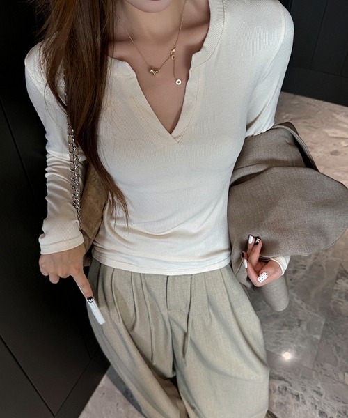 by LEGNA(バイレグナ)の「キーネックリブロンT(Tシャツ/カットソー・レディース・チャコールグレー/杢グレー/ブラウン/ホワイト/ブラック/ベージュ・X-LARGE/LARGE/MEDIUM)」の8枚目の写真