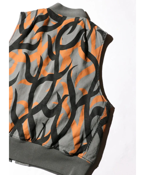 made in standard (メイドインスタンダード)の「【MADE IN STANDARD】PRINTED MA-1 VEST REVERSIBLE/リバーシブル【WEB限定】(ブルゾン・メンズ・ブラック/グレー・L/M)」の7枚目の写真