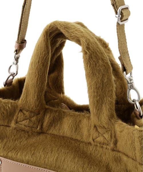 AVIREX(アヴィレックス)の「《直営店限定》SHAGGY BAG(トートバッグ・レディース・マスタード/ブラック・F)」の12枚目の写真