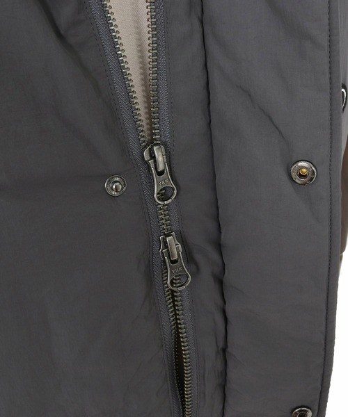 1minute 1second(ワンミニットワンセカンド)の「mcg3722-cursive embroidery hooded vest フーデッドナイロンベスト(1M25F020)(ベスト・メンズ・チャコール/ブラック・XL/L/M/S)」の21枚目の写真