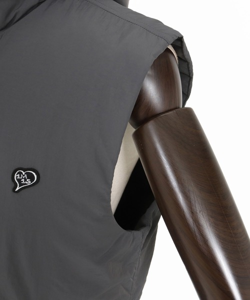 1minute 1second(ワンミニットワンセカンド)の「mcg3722-cursive embroidery hooded vest フーデッドナイロンベスト(1M25F020)(ベスト・メンズ・チャコール/ブラック・XL/L/M/S)」の22枚目の写真