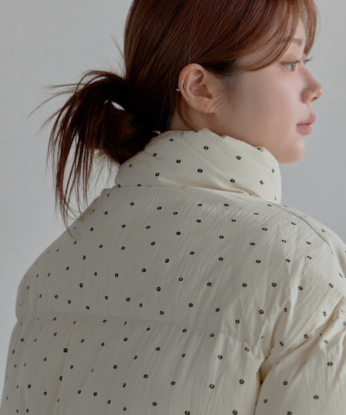 UNE MANSION（ユヌマンション）の「ハイネックペディンラブリーフラワーパターンシュートペディン中綿アウター（ダウンジャケット/コート・レディース・ベージュ/グレー/アイボリー/ブラック・FREE）」の15枚目の写真