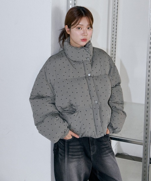 UNE MANSION（ユヌマンション）の「ハイネックペディンラブリーフラワーパターンシュートペディン中綿アウター（ダウンジャケット/コート・レディース・ベージュ/グレー/アイボリー/ブラック・FREE）」の7枚目の写真