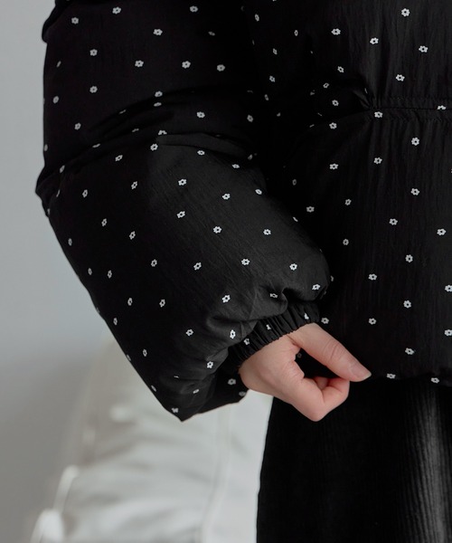 UNE MANSION（ユヌマンション）の「ハイネックペディンラブリーフラワーパターンシュートペディン中綿アウター（ダウンジャケット/コート・レディース・ベージュ/グレー/アイボリー/ブラック・FREE）」の19枚目の写真