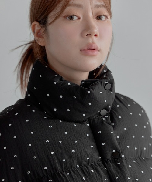 UNE MANSION（ユヌマンション）の「ハイネックペディンラブリーフラワーパターンシュートペディン中綿アウター（ダウンジャケット/コート・レディース・ベージュ/グレー/アイボリー/ブラック・FREE）」の22枚目の写真