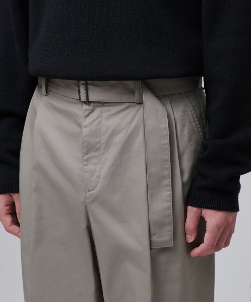 MUSINSA STANDARD（ムシンサスタンダード）の「セミバルーンベルト付きチノパンツ [ダスティベージュ]（その他パンツ・メンズ・その他・40/38/42/36/34/32/30/31/33/26/27/28/29）」の6枚目の写真