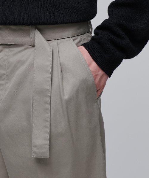 MUSINSA STANDARD（ムシンサスタンダード）の「セミバルーンベルト付きチノパンツ [ダスティベージュ]（その他パンツ・メンズ・その他・40/38/42/36/34/32/30/31/33/26/27/28/29）」の8枚目の写真