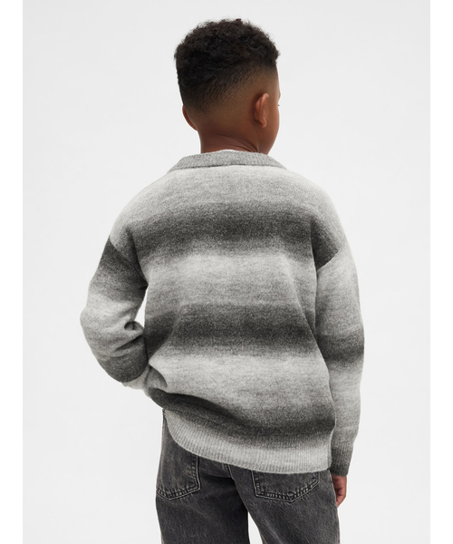 GAP(ギャップ)の「スペースダイ リラックスフィット クルーネックセーター (キッズ)(ニット/セーター・キッズ・グレー/ブルー・130cm/140cm/120cm/150cm/160cm/110cm)」の4枚目の写真