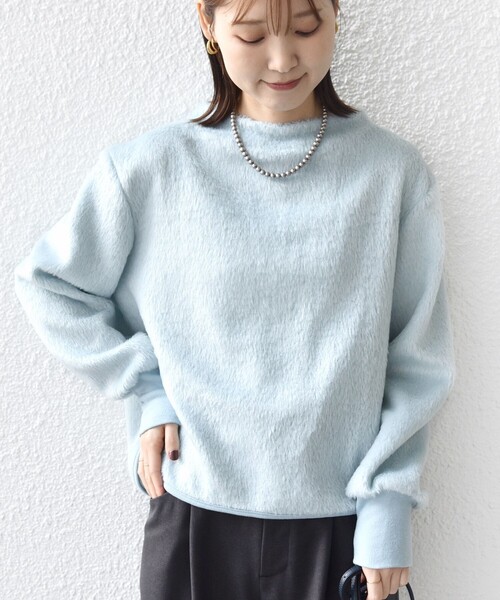 SHIPS(シップス)の「【WEB限定】〈手洗い可能〉バルフィー ロング シャギー ボトルネック プルオーバー(ニット/セーター・レディース・ナチュラル/ライトブルー/ネイビー・ONE SIZE)」の2枚目の写真