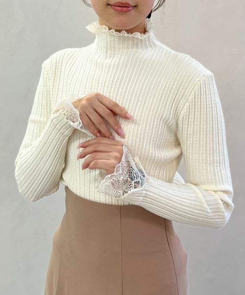 MISCH MASCH(ミッシュマッシュ)の「一部店舗限定 レースハイネックニット(ニット/セーター・レディース・ホワイト/ブラック/アイボリー・フリ-)」の2枚目の写真