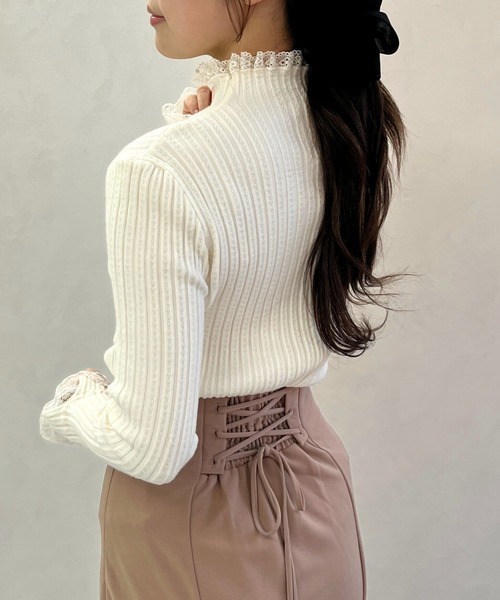 MISCH MASCH(ミッシュマッシュ)の「一部店舗限定 レースハイネックニット(ニット/セーター・レディース・ホワイト/ブラック/アイボリー・フリ-)」の6枚目の写真