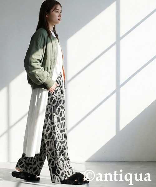 antiqua(アンティカ)の「幾何学柄 ワイドパンツ(その他パンツ・レディース・ブラック/ブルー・ONESIZE)」の17枚目の写真