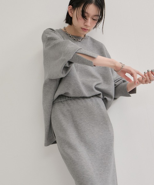 le cercle ADAM ET ROPE'(ルセルクルアダムエロペ)の「フォルムワイドプルオーバー/セットアップ対応(Tシャツ/カットソー・レディース・サックスブルー/ブラック/ライトグレー・FREE)」の9枚目の写真