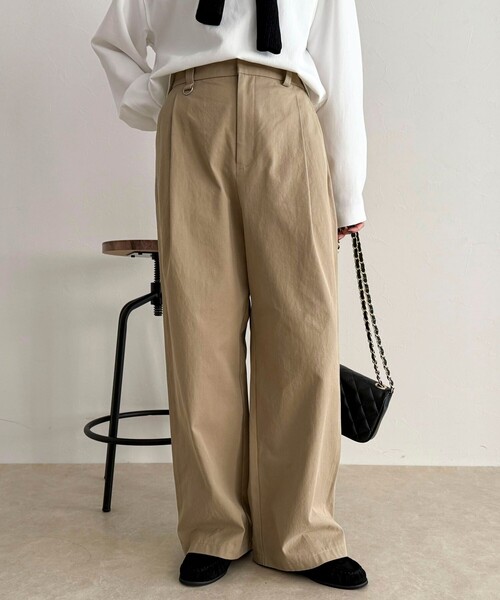 fredy emue（フレディエミュ）の「チノタックパンツ（チノパンツ・レディース・ベージュ/ブラウン・38/36/34）」の2枚目の写真