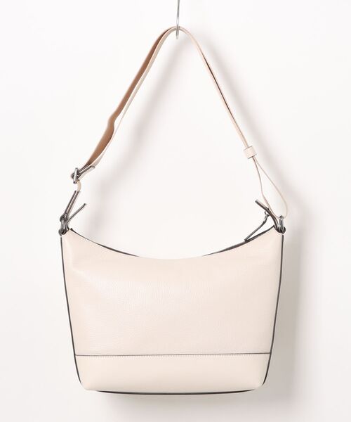 MICHAEL KORS(マイケルコース)の「COOPER ぺブル レザー クレセントバッグ(ショルダーバッグ・メンズ・ベージュ系・FREE)」の2枚目の写真
