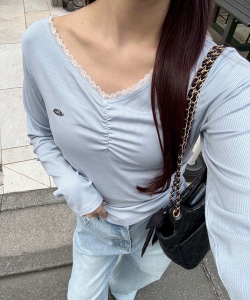 one after another NICE CLAUP(ワンアフターアナザーナイスクラップ)の「プレート付きカットソー(Tシャツ/カットソー・レディース・杢グレー/オフホワイト/サックスブルー/ブラック・FREE)」の4枚目の写真