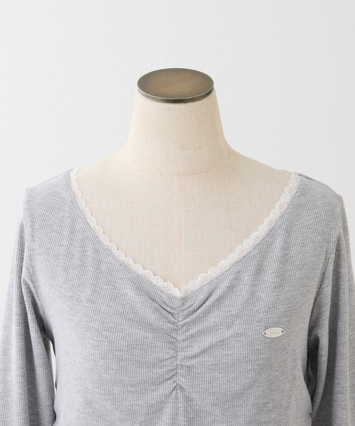 one after another NICE CLAUP(ワンアフターアナザーナイスクラップ)の「プレート付きカットソー(Tシャツ/カットソー・レディース・杢グレー/オフホワイト/サックスブルー/ブラック・FREE)」の18枚目の写真