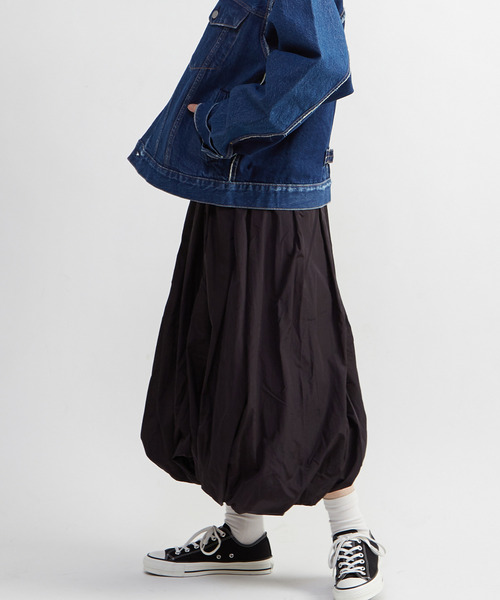 CONVERSE TOKYO（コンバーストウキョウ）の「TWIST GATHERD BALLOON SKIRT（スカート・レディース・グレイッシュベージュ/ブラック・FREE）」の2枚目の写真