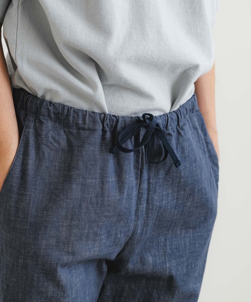 quadro（クオドロ）の「グレイッシュネイビーストレッチデニムイージーパンツ（デニムパンツ・メンズ・ネイビー・MEDIUM）」の8枚目の写真