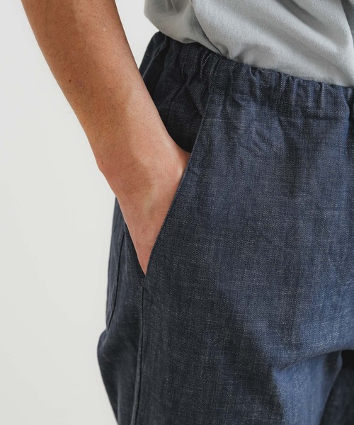 quadro（クオドロ）の「グレイッシュネイビーストレッチデニムイージーパンツ（デニムパンツ・メンズ・ネイビー・MEDIUM）」の7枚目の写真