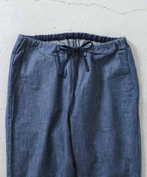 quadro（クオドロ）の「グレイッシュネイビーストレッチデニムイージーパンツ（デニムパンツ・メンズ・ネイビー・MEDIUM）」の19枚目の写真
