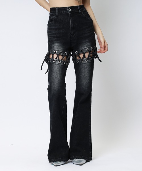 SPIRALGIRL（スパイラルガール）の「レースアップサイドカットフレアパンツ（デニムパンツ・レディース・ブラック/ブルー・SMALL/MEDIUM）」の3枚目の写真