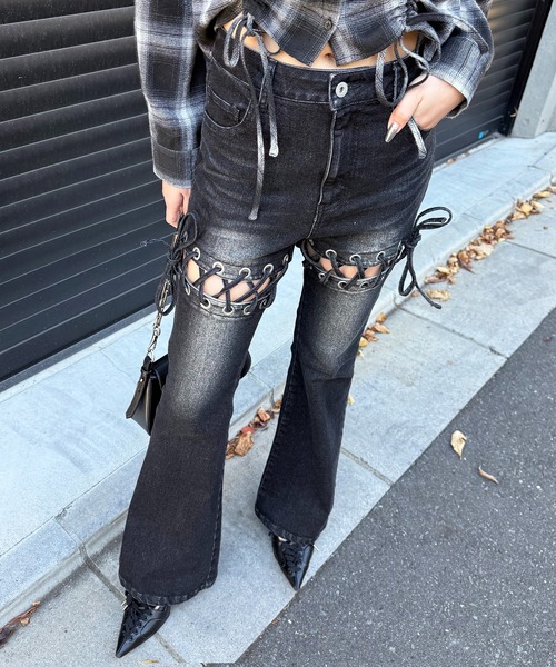 SPIRALGIRL（スパイラルガール）の「レースアップサイドカットフレアパンツ（デニムパンツ・レディース・ブラック/ブルー・SMALL/MEDIUM）」の12枚目の写真