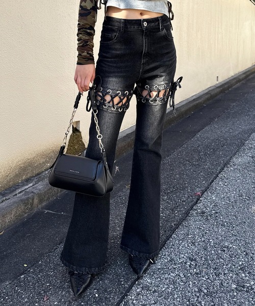 SPIRALGIRL（スパイラルガール）の「レースアップサイドカットフレアパンツ（デニムパンツ・レディース・ブラック/ブルー・SMALL/MEDIUM）」の8枚目の写真