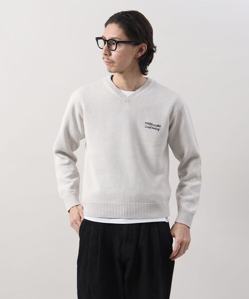 FFEIN(フェイン)の「【FFEIN(フェイン)】ワンポイントロゴVネックニット/ 刺繍 ワンポイント 長袖 綿ニット【短丈】(ニット/セーター・メンズ・ネイビー/イエロー/ブラック/ブルー/ピンク/アイボリー・SMALL/LARGE/MEDIUM)」の13枚目の写真