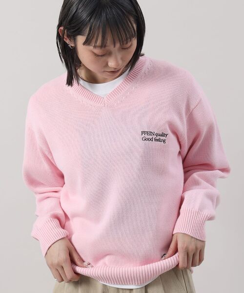 FFEIN(フェイン)の「【FFEIN(フェイン)】ワンポイントロゴVネックニット/ 刺繍 ワンポイント 長袖 綿ニット【短丈】(ニット/セーター・メンズ・ネイビー/イエロー/ブラック/ブルー/ピンク/アイボリー・SMALL/LARGE/MEDIUM)」の17枚目の写真