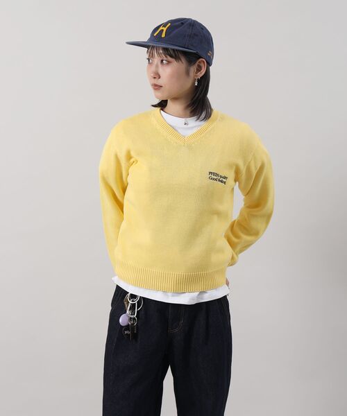 FFEIN(フェイン)の「【FFEIN(フェイン)】ワンポイントロゴVネックニット/ 刺繍 ワンポイント 長袖 綿ニット【短丈】(ニット/セーター・メンズ・ネイビー/イエロー/ブラック/ブルー/ピンク/アイボリー・SMALL/LARGE/MEDIUM)」の18枚目の写真