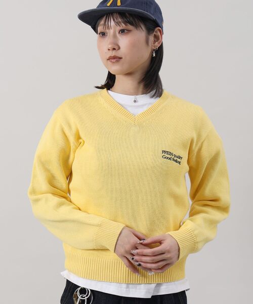 FFEIN(フェイン)の「【FFEIN(フェイン)】ワンポイントロゴVネックニット/ 刺繍 ワンポイント 長袖 綿ニット【短丈】(ニット/セーター・メンズ・ネイビー/イエロー/ブラック/ブルー/ピンク/アイボリー・SMALL/LARGE/MEDIUM)」の19枚目の写真