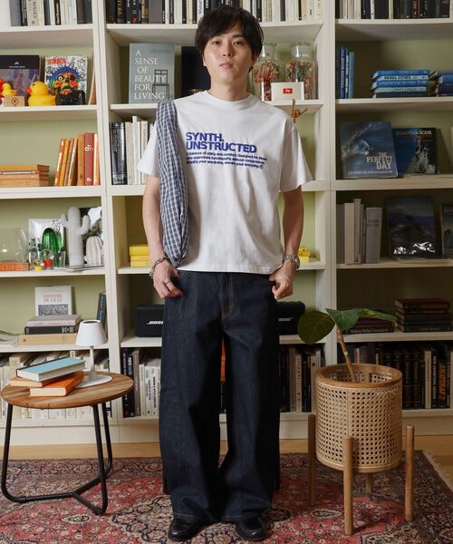 FFEIN(フェイン)の「【FFEIN(フェイン)】パッケージ発泡ロゴTシャツ / Tシャツ クルーネック 半袖 プリント 発砲ロゴ【短丈】(Tシャツ/カットソー・メンズ・ライトブルー/アッシュグレー/ネイビー/ホワイト・SMALL/LARGE/MEDIUM)」の5枚目の写真