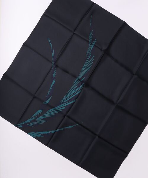 BLUE BLUE JAPAN(ブルーブルージャパン)の「メブキオオバン シルクスカーフ(ストール/ショール・メンズ・ダークネイビー・ONE)」の4枚目の写真