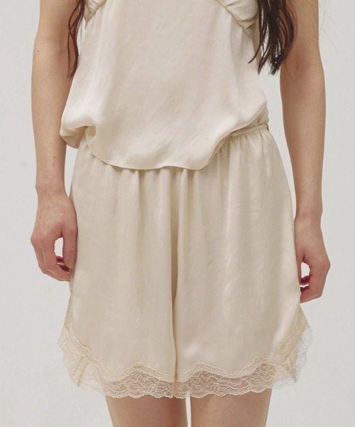 TODAYFUL(トゥデイフル)の「Satin Lace Halfpants(その他パンツ・レディース・ミント/ブラック/アイボリー・38inch/36inch)」の2枚目の写真