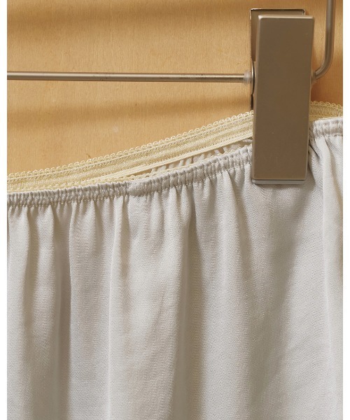 TODAYFUL(トゥデイフル)の「Satin Lace Halfpants(その他パンツ・レディース・ミント/ブラック/アイボリー・38inch/36inch)」の7枚目の写真