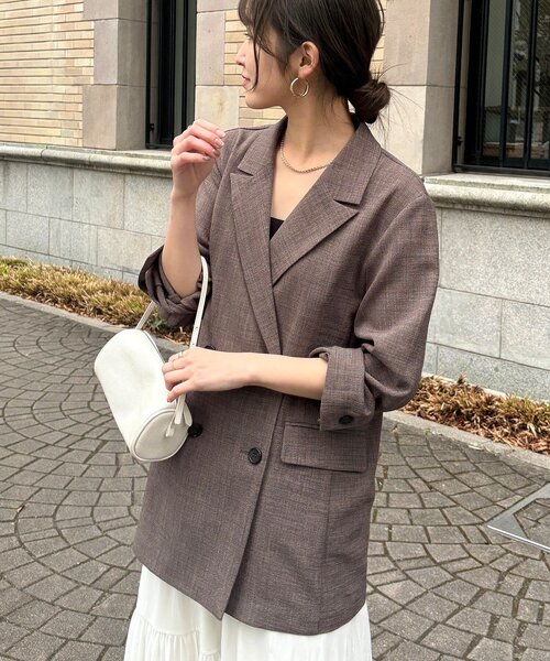 DouDou（ドゥドゥ）の「【インフルエンサー REI企画】リネンライクスラブジャケット（テーラードジャケット・レディース・ベージュ/チャコールグレー/モカ・FREE）」の2枚目の写真