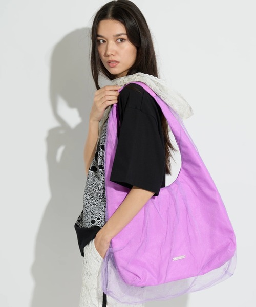 anna sui nyc(アナ スイ エヌ ワイ シー)の「ANNA SUI NYC/アナ スイ エヌワイシー/チュールギャザーバッグ(トートバッグ・レディース・ブラック/パープル・F)」の2枚目の写真