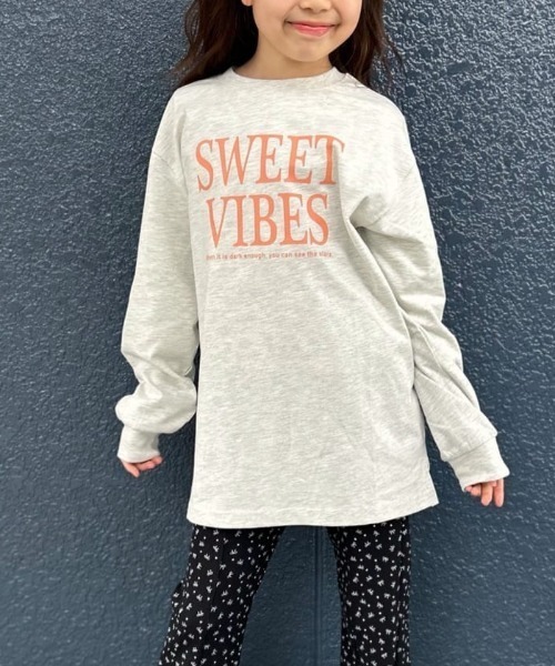 Right-on（ライトオン）の「[VIVIAN BLUE] フロントロゴ チュニック長袖Tシャツ (キッズ / おしゃれ / カジュアル)（Tシャツ/カットソー・キッズ・ピンク/オフホワイト・110/120/130/140/150/160）」の2枚目の写真